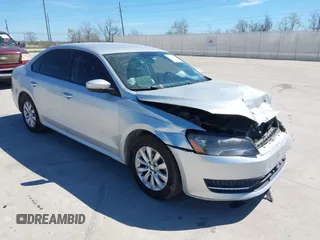2014 Volkswagen Passat S z VIN 1VWAT7A32EC120334, wystawiony jako IAAI lot #41797929 z przebiegiem 162 246 mil mil oraz . Historia ofert i sprzedaży dostępna na DreamBid. Obrazek 1.