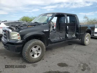 2005 Ford F-250 XL with VIN 1FTSW21PX5EA32768, listed as a Copart auction lot 57527115 with 143,238 mi miles and Salvage title. Bid and sale history available at DreamBid. Image 1.
