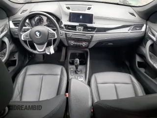 2021 BMW X1 xDrive28i z VIN WBXJG9C06M5T76049, wystawiony jako Copart lot #51816115 z przebiegiem 59 656 mil mil oraz Szkoda całkowita • Salvage title. Historia ofert i sprzedaży dostępna na DreamBid. Obrazek 8.