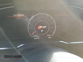 2017 Audi R8 z VIN WUAKBAFX6H7903367, wystawiony jako Copart lot #83113234 z przebiegiem 14 352 mil mil oraz Szkody całkowita. Historia ofert i sprzedaży dostępna na DreamBid. Obrazek 9.