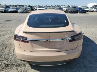 2013 Tesla Model S z VIN 5YJSA1CN6DFP03404, wystawiony jako Copart lot #60239535 z przebiegiem 103 800 mil mil oraz Czysty tytuł • Clean title. Historia ofert i sprzedaży dostępna na DreamBid. Obrazek 7.