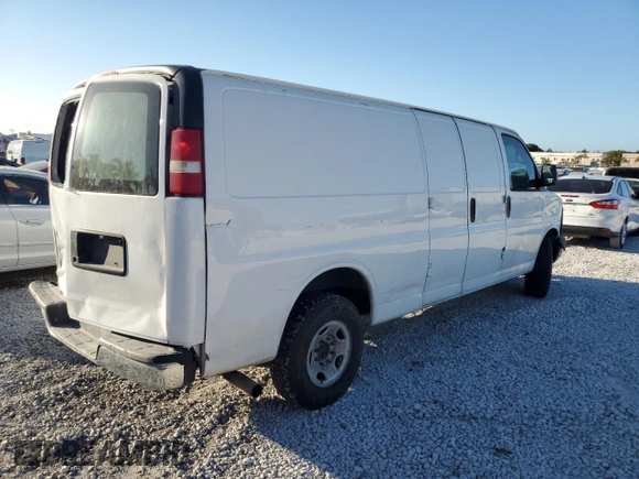 2013 Chevrolet Express Cargo Van with VIN 1GCWGGBA5D1104262, listed as a Copart auction lot 44511665 with 153,283 mi miles and Salvage Title. Bid and sale history available at carsss.com. Image 3.