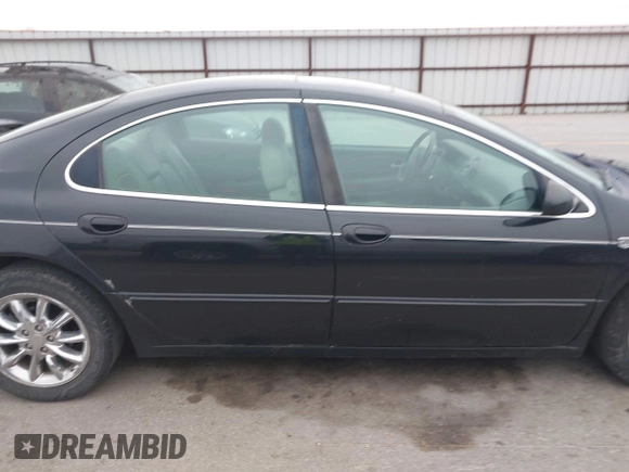 2004 Chrysler 300M M z VIN 2C3HE66G94H686024, wystawiony jako IAAI lot #42174229 z przebiegiem 150 628 mil mil oraz . Historia ofert i sprzedaży dostępna na DreamBid. Obrazek 13.