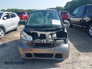 2013 Smart fortwo Pure z VIN WMEEJ3BA2DK697614, wystawiony jako IAAI lot #42405542 z przebiegiem 192 027 mil mil oraz . Historia ofert i sprzedaży dostępna na DreamBid. Obrazek 13.