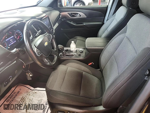 2022 Chevrolet Traverse LT Cloth z VIN 1GNEVGKW2NJ154512, wystawiony jako IAAI lot #42569716 z przebiegiem 84 735 mil mil oraz . Historia ofert i sprzedaży dostępna na DreamBid. Obrazek 3.