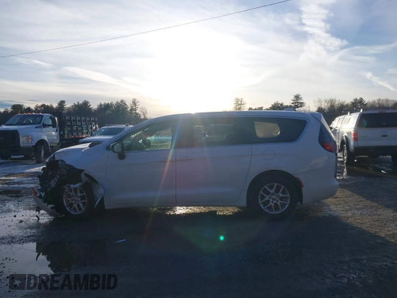 2020 Chrysler Voyager LX z VIN 2C4RC1CG8LR279110, wystawiony jako IAAI lot #41648890 z przebiegiem 65 030 mil mil oraz . Historia ofert i sprzedaży dostępna na DreamBid. Obrazek 13.