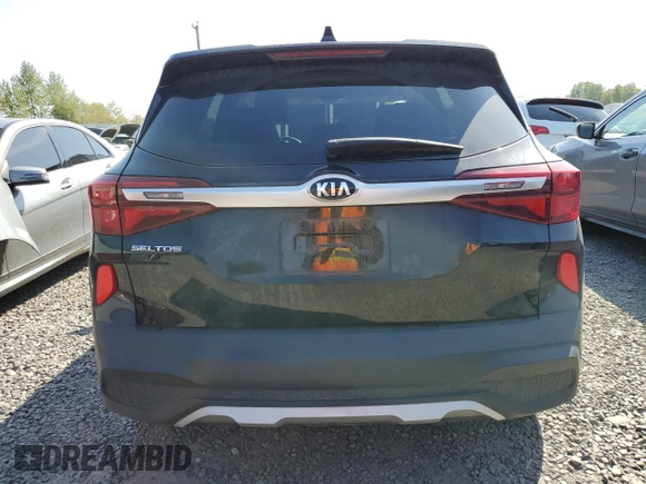 2021 Kia Seltos LX z VIN KNDEPCAA0M7097143, wystawiony jako Copart lot #54057815 z przebiegiem 59 930 mil mil oraz Szkoda całkowita • Salvage title. Historia ofert i sprzedaży dostępna na DreamBid. Obrazek 6.