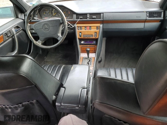 1993 Mercedes-Benz 300 with VIN WDBEA28E5PB835958, listed as a Copart auction lot 50851925 with 90,553 mi miles and Clean Title. Bid and sale history available at DreamBid. Image 8.