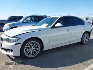 2015 BMW 3 Series 320i xDrive z VIN WBA3C3C55FK202033, wystawiony jako IAAI lot #41763644 z przebiegiem 90 816 mil mil oraz . Historia ofert i sprzedaży dostępna na DreamBid. Obrazek 14.