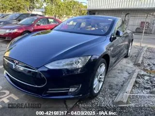 2013 Tesla Model S with VIN 5YJSA1DN8DFP17027, listed as a IAAI auction lot 42168317 with 148,394 mi miles. Bid and sale history available at carsss.com. Image 2.