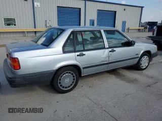 1994 Volvo 900 Action z VIN YV1JS831XR1164147, wystawiony jako Copart lot #70037624 z przebiegiem 194 245 mil mil oraz Szkody całkowita. Historia ofert i sprzedaży dostępna na DreamBid. Obrazek 3.