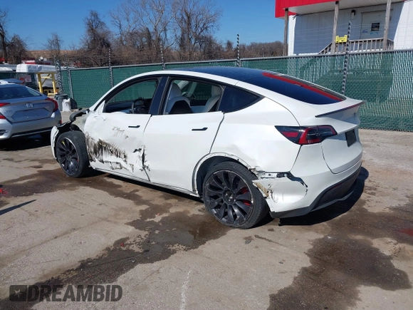 2021 Tesla Model Y Performance with VIN 5YJYGDEF8MF246658, listed as a IAAI auction lot 41679793 with 28,015 mi miles and . Bid and sale history available at DreamBid. Image 3.
