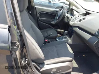 2013 Ford Fiesta SE z VIN 3FADP4BJ8DM218657, wystawiony jako IAAI lot #42361329 z przebiegiem 96 547 mil mil oraz . Historia ofert i sprzedaży dostępna na DreamBid. Obrazek 5.