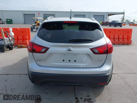 2017 Nissan Rogue SV z VIN JN1BJ1CP5HW030515, wystawiony jako IAAI lot #41892304 z przebiegiem 83 794 mil mil oraz . Historia ofert i sprzedaży dostępna na DreamBid. Obrazek 17.