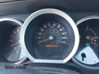 2006 Toyota 4Runner SR5 z VIN JTEBU14R660081036, wystawiony jako IAAI lot #41390193 z przebiegiem 242 999 mil mil oraz . Historia ofert i sprzedaży dostępna na DreamBid. Obrazek 7.