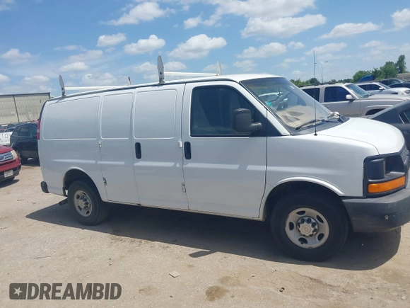 2013 Chevrolet Express Cargo z VIN 1GCWGFBA2D1165045, wystawiony jako IAAI lot #42784501 z przebiegiem 326 439 mil mil oraz . Historia ofert i sprzedaży dostępna na DreamBid. Obrazek 13.