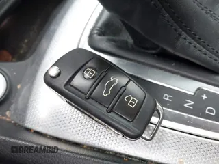 2015 Audi Q3 Premium Plus z VIN WA1EFCFS6FR012425, wystawiony jako IAAI lot #42042484 z przebiegiem 139 012 mil mil oraz . Historia ofert i sprzedaży dostępna na DreamBid. Obrazek 11.