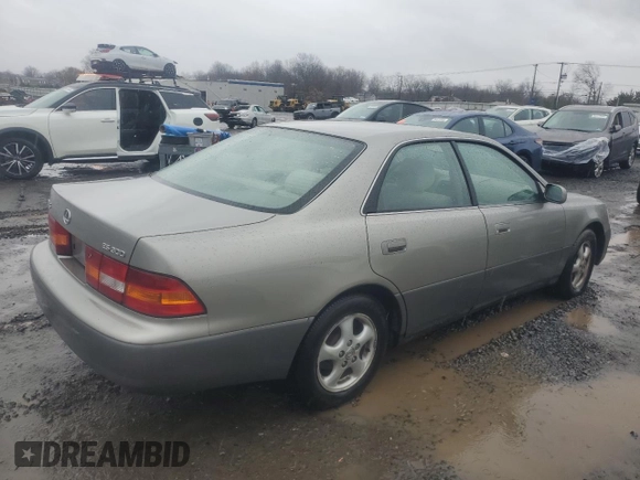 1998 Lexus ES 300 Luxury Sport Sdn with VIN JT8BF28G8W0128577, listed as a Copart auction lot 84502984 with 52,285 mi miles and Clean Title. Bid and sale history available at carsss.com. Image 3.