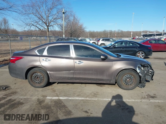 2017 Nissan Altima SR z VIN 1N4AL3AP9HC133798, wystawiony jako IAAI lot #41582890 z przebiegiem 57 440 mil mil oraz . Historia ofert i sprzedaży dostępna na DreamBid. Obrazek 13.