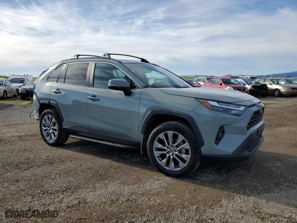 2022 Toyota RAV4 XLE Premium with VIN 2T3C1RFV9NW238367, listed as a Copart auction lot 45426375 with 35,213 mi miles and Salvage Title. Bid and sale history available at carsss.com. Image 4.