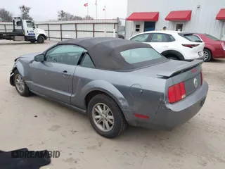 2006 Ford Mustang Standard with VIN 1ZVFT84N565190246, listed as a IAAI auction lot 41532901 with 209,885 mi miles and . Bid and sale history available at carsss.com. Image 3.