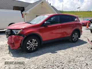 2017 Toyota RAV4 LE z VIN JTMBFREV5HJ159652, wystawiony jako Copart lot #62138185 z przebiegiem 121 512 mil mil oraz Szkoda całkowita • Salvage title. Historia ofert i sprzedaży dostępna na DreamBid. Obrazek 1.