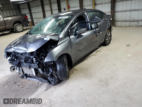 2022 Nissan Versa SV z VIN 3N1CN8EV5NL848664, wystawiony jako Copart lot #58550235 z przebiegiem 56 891 mil mil oraz Szkoda całkowita • Salvage title. Historia ofert i sprzedaży dostępna na DreamBid. Obrazek 1.