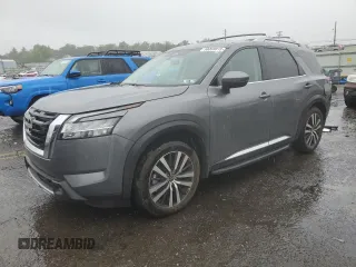 2024 Nissan Pathfinder Platinum z VIN 5N1DR3DK0RC239639, wystawiony jako Copart lot #58068815 z przebiegiem 7 809 mil mil oraz Szkoda całkowita • Salvage title. Historia ofert i sprzedaży dostępna na DreamBid. Obrazek 1.