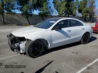 2025 Mercedes-Benz CLA 250 z VIN W1K5J4GB7SN482270, wystawiony jako Copart lot #88328765 z przebiegiem 1626 mil mil oraz Szkody całkowita. Historia ofert i sprzedaży dostępna na DreamBid. Obrazek 1.