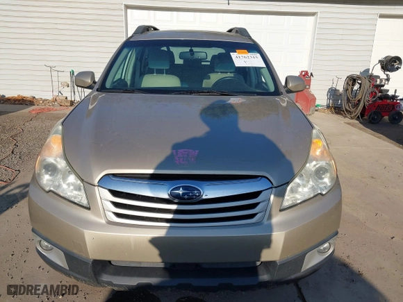 2010 Subaru Outback Premium All-Weather with VIN 4S4BRBCC9A3345149, listed as a IAAI auction lot 41762315 with 155,418 mi miles. Bid and sale history available at carsss.com. Image 13.