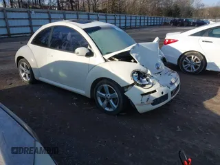2008 Volkswagen New Beetle Coupe Triple White with VIN 3VWFW31C88M515319, listed as a IAAI auction lot 41564418 with 150,486 mi miles. Bid and sale history available at carsss.com. Image 1.