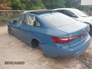 2025 Volkswagen Jetta SE z VIN 3VW7X7BU0SM043351, wystawiony jako IAAI lot #42188268 z przebiegiem 3 643 mil mil oraz . Historia ofert i sprzedaży dostępna na DreamBid. Obrazek 3.