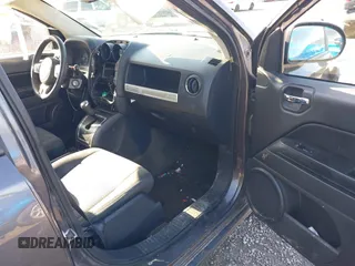 2017 Jeep Compass Sport SE z VIN 1C4NJDBB9HD143154, wystawiony jako IAAI lot #42126726 z przebiegiem 219 850 mil mil oraz . Historia ofert i sprzedaży dostępna na DreamBid. Obrazek 5.