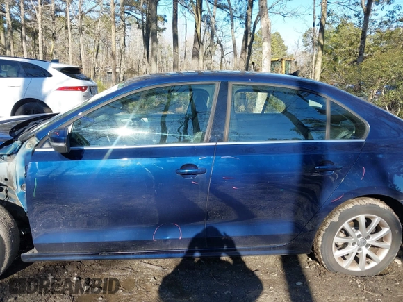 2014 Volkswagen Jetta Sedan SE w/Connectivity with VIN 3VWD07AJ0EM440285, listed as a IAAI auction lot 41259140 with 92,346 mi miles. Bid and sale history available at carsss.com. Image 14.