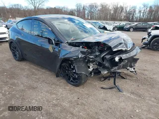 2024 Tesla Model Y Long Range z VIN 7SAYGDEE5RA317748, wystawiony jako IAAI lot #41468404 z przebiegiem 3 476 mil mil oraz . Historia ofert i sprzedaży dostępna na DreamBid. Obrazek 1.
