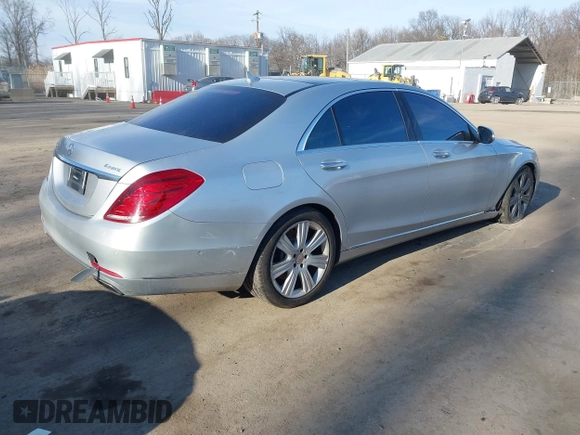 2015 Mercedes-Benz S 550 с VIN WDDUG8FBXFA084888, выставлен на аукционе IAAI как лот 41636873 с пробегом 159 841 миль миль и . История ставок и продаж доступна на DreamBid. Изображение 4.