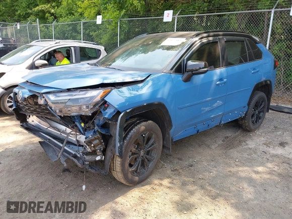 2022 Toyota RAV4 Hybrid XSE z VIN 2T3E6RFV2NW032835, wystawiony jako IAAI lot #42429819 z przebiegiem 67 101 mil mil oraz . Historia ofert i sprzedaży dostępna na DreamBid. Obrazek 17.
