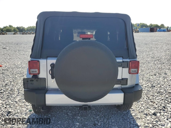 2015 Jeep Wrangler Sahara z VIN 1C4AJWBG8FL513650, wystawiony jako Copart lot #54578075 z przebiegiem 38 043 mil mil oraz Nie do naprawy • Non repairable. Historia ofert i sprzedaży dostępna na DreamBid. Obrazek 6.