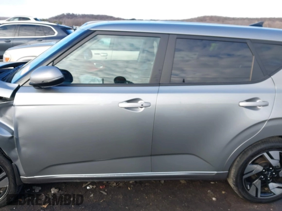 2024 Kia Soul GT-Line with VIN KNDJ53AUXR7903236, listed as a IAAI auction lot 41403231 with 8,033 mi miles. Bid and sale history available at carsss.com. Image 15.