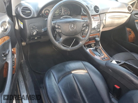 2008 Mercedes-Benz CLK 350 z VIN WDBTK56F68T094524, wystawiony jako Copart lot #46227185 z przebiegiem 160 425 mil mil oraz Czysty tytuł • Clean title. Historia ofert i sprzedaży dostępna na DreamBid. Obrazek 8.