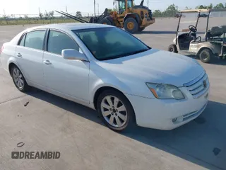 2006 Toyota Avalon XL with VIN 4T1BK36B46U102797, listed as a IAAI auction lot 42024722 with 256,717 mi miles. Bid and sale history available at carsss.com. Image 1.