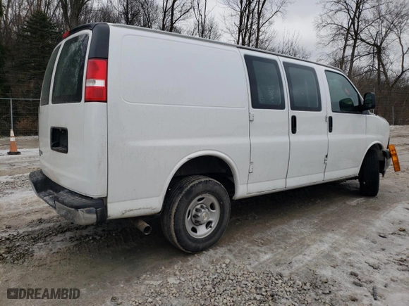 2021 Chevrolet Express Cargo Van with VIN 1GCWGAFP1M1218139, listed as a Copart auction lot 43966525 with 47,417 mi miles and Salvage Title. Bid and sale history available at carsss.com. Image 3.