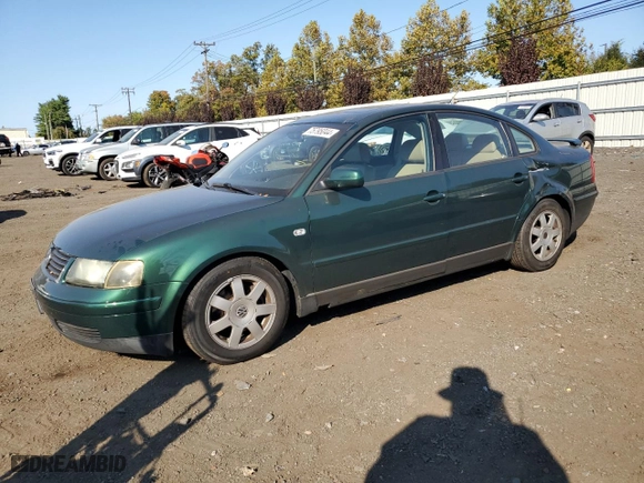 1999 Volkswagen Passat GLS with VIN WVWPD63B5XE497918, listed as a Copart auction lot 75795044 with 121,229 mi miles and Salvage Title. Bid and sale history available at carsss.com. Image 1.
