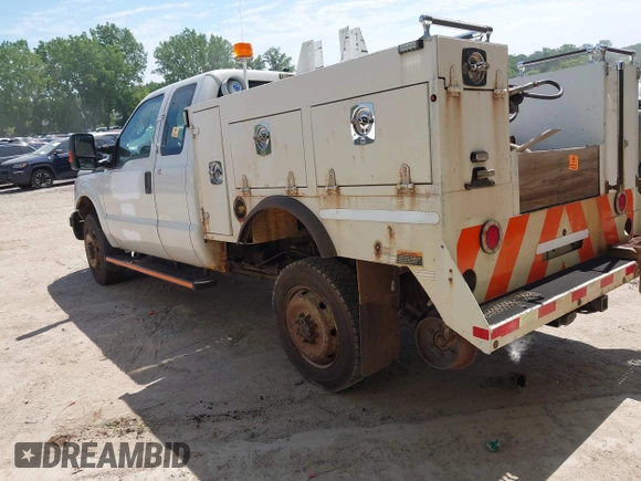 2016 Ford F-250 XLT with VIN 1FT7X2B62GEB80778, listed as a IAAI auction lot 42338096 with 194,049 mi miles and . Bid and sale history available at DreamBid. Image 3.