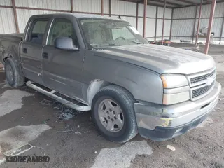 2006 Chevrolet Silverado 1500 LT1 with VIN 2GCEC13T061148784, listed as a IAAI auction lot 41640502 with 325,509 mi miles. Bid and sale history available at carsss.com. Image 1.