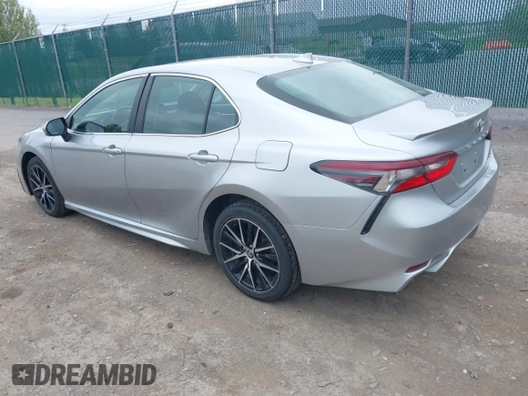 2023 Toyota Camry SE z VIN 4T1G11AK0PU766665, wystawiony jako IAAI lot #42202075 z przebiegiem 59 320 mil mil oraz . Historia ofert i sprzedaży dostępna na DreamBid. Obrazek 3.
