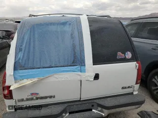 1999 GMC Suburban z VIN 3GKFK16R0XG524193, wystawiony jako Copart lot #49688315 z przebiegiem Nie podano mil oraz Nie do naprawy • Non repairable. Historia ofert i sprzedaży dostępna na DreamBid. Obrazek 6.