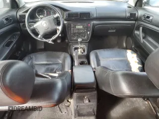 2003 Volkswagen Passat GLS z VIN WVWPD63BX3P113713, wystawiony jako Copart lot #46002415 z przebiegiem 206 144 mil mil oraz Szkoda całkowita • Salvage title. Historia ofert i sprzedaży dostępna na DreamBid. Obrazek 8.
