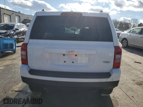 2014 Jeep Patriot Latitude z VIN 1C4NJPFAXED862881, wystawiony jako Copart lot #41519835 z przebiegiem 100 695 mil mil oraz Szkoda całkowita • Salvage title. Historia ofert i sprzedaży dostępna na DreamBid. Obrazek 6.