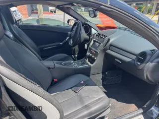 2007 Mercedes-Benz SLK 280 z VIN WDBWK54FX7F139879, wystawiony jako Copart lot #57631725 z przebiegiem 211 138 mil mil oraz Tytuł czysty. Historia ofert i sprzedaży dostępna na DreamBid. Obrazek 9.